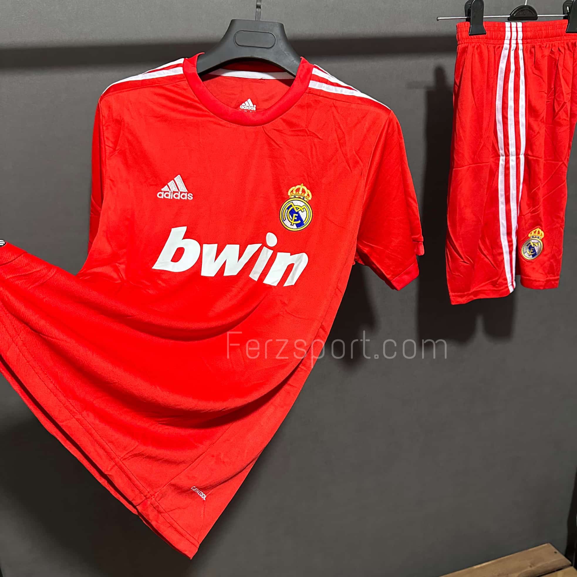 تیشرت و شورت سوم رئال مادرید۲۰۱۲ - تصویر 2